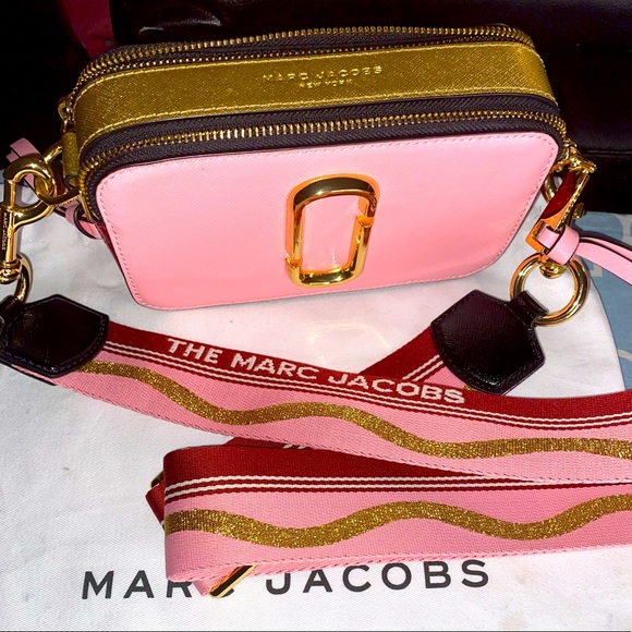 Marc Jacobs Handbags - Marc Jacobs -Snap Shot, Crossbody purse - Red/Pink/Gold